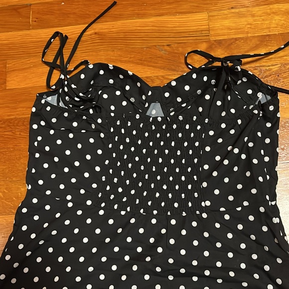 XL dress polka dot black&white. Tie top straps,side slit. Washable. Elastic back - Picture 5 of 5